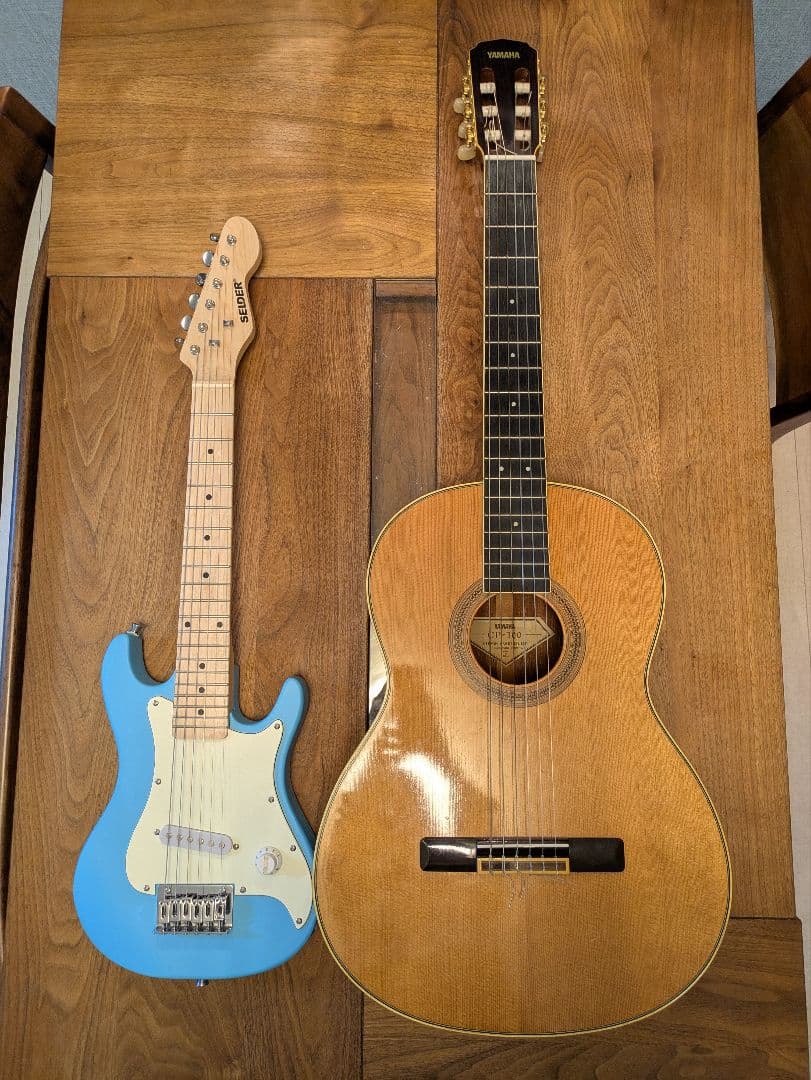 美品エレキギター 水色ミニギター子供用