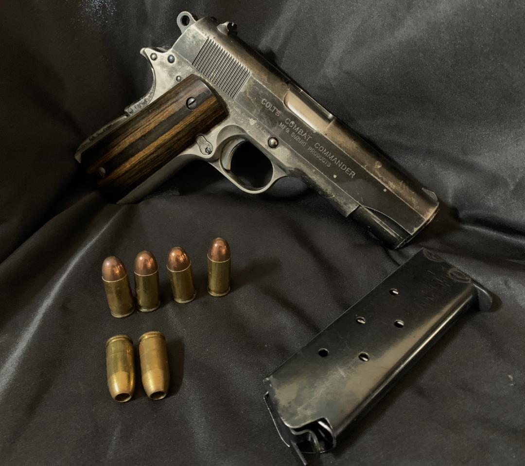 スズキ コルト コンバットコマンダー モデルガン 木製グリップ付き