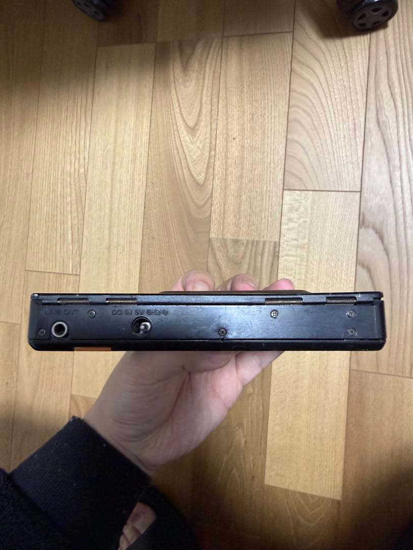 SONY Discman D-250 ポータブルCDプレーヤ-