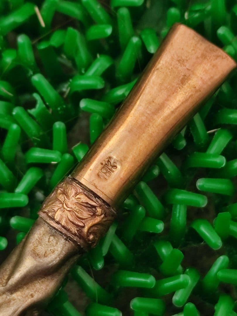 18Kと800の刻印が入ったヴィンテージメタルストロー