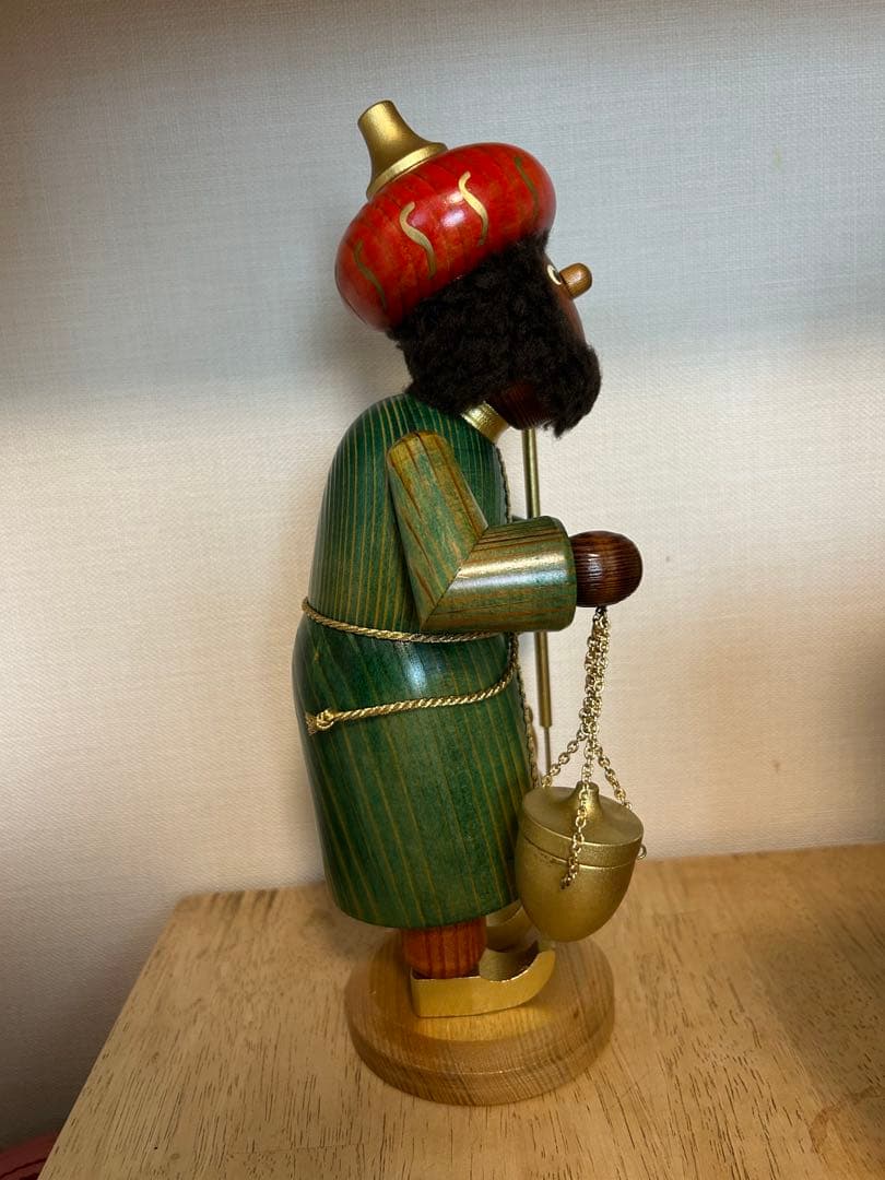 ドイツ　ザイフェンの老舗工房 ザイフェナー・ヌスクナッカー・ハウス製　煙出し人形