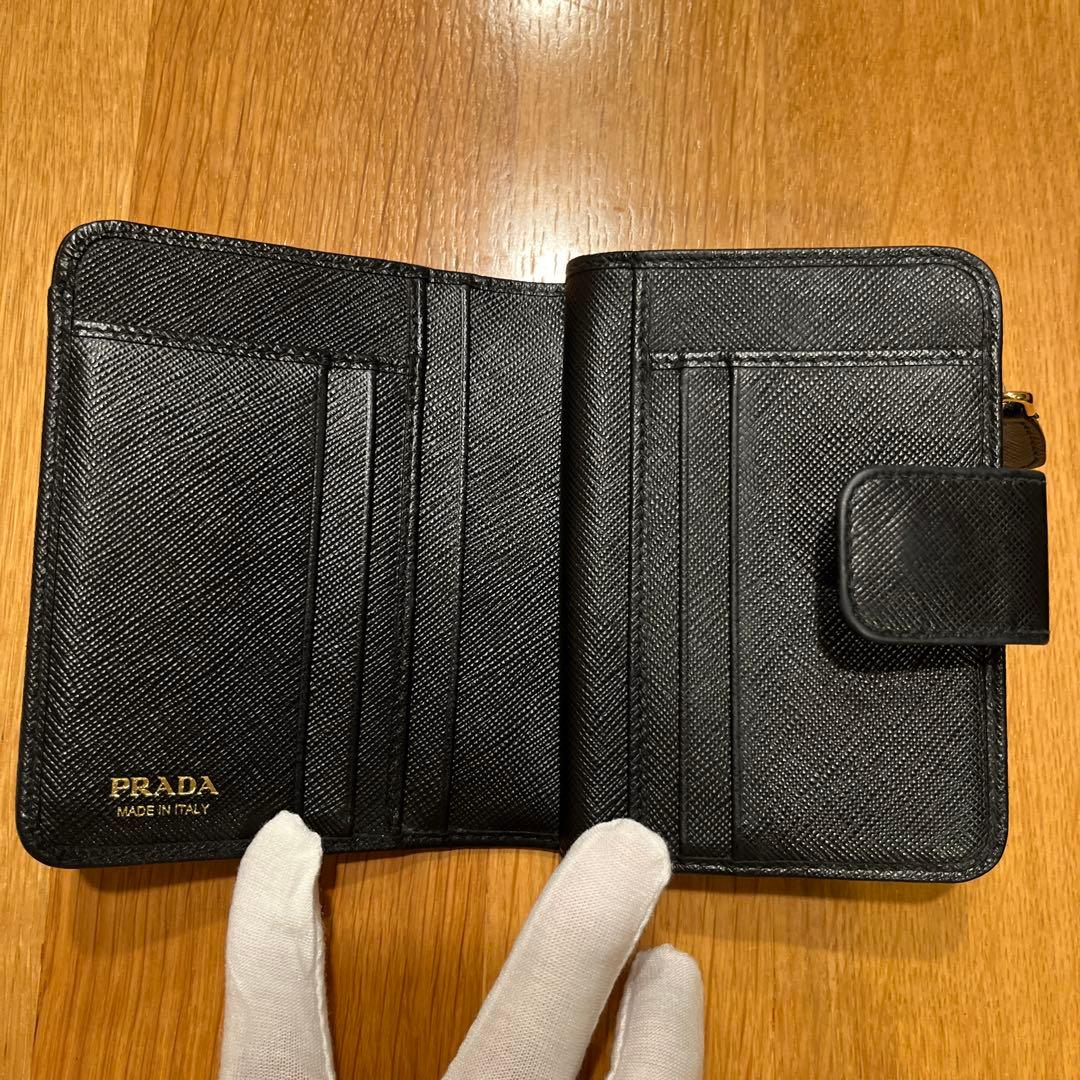 PRADA ブラックレザー 二つ折り財布