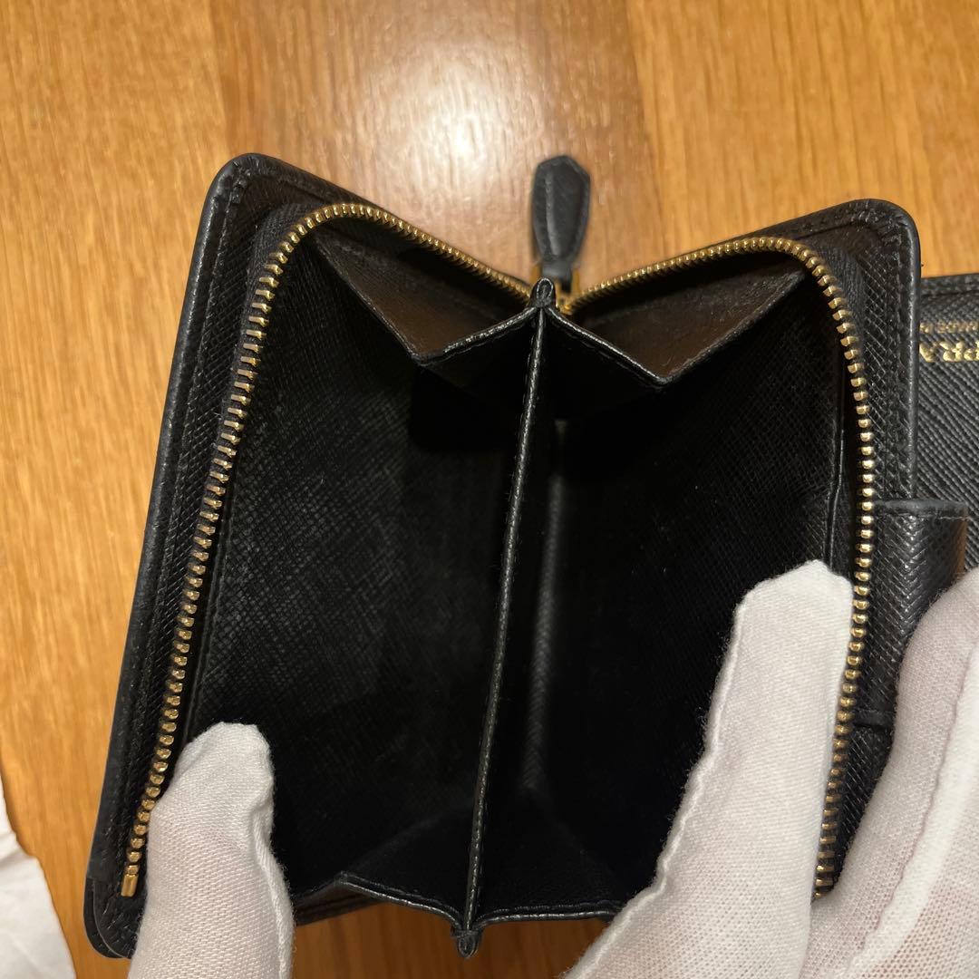 PRADA ブラックレザー 二つ折り財布
