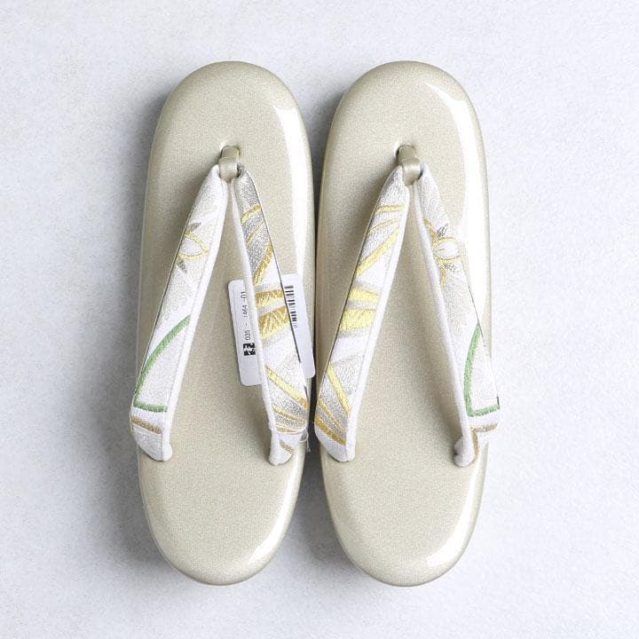 【新品】振袖用 草履バッグセット　古典柄　03493