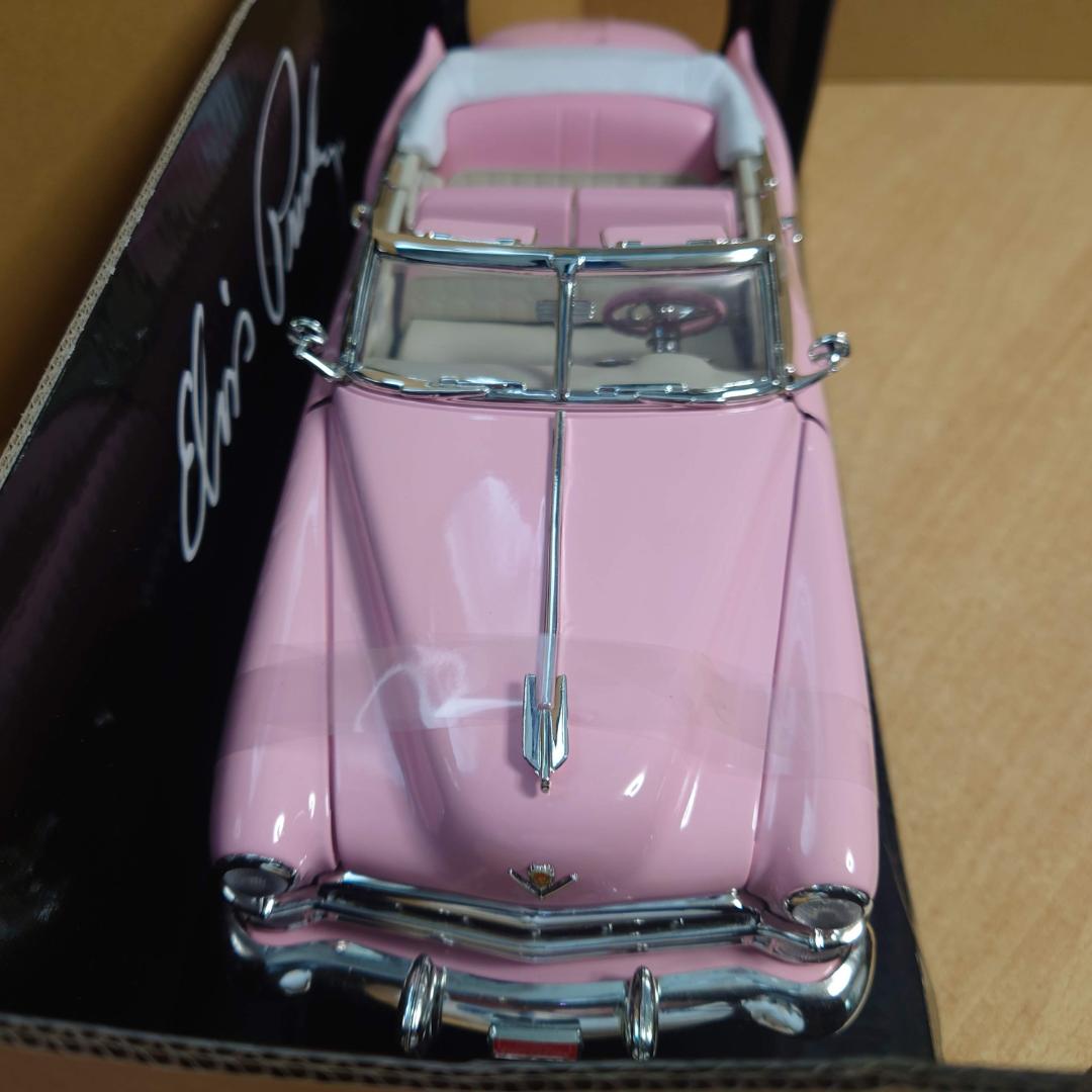 1/18 ピンクキャデラック シリーズ62 クーペオープンカー1949 ミニカー