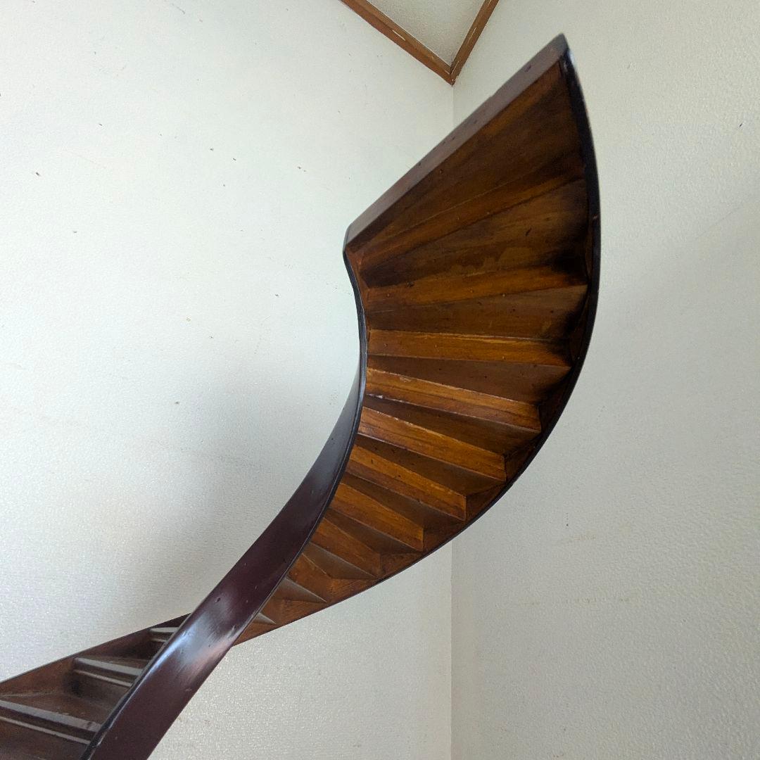 小さな螺旋階段　アンティーク　ビンテージオブジェ　高さ48cm ヒグチユウコ