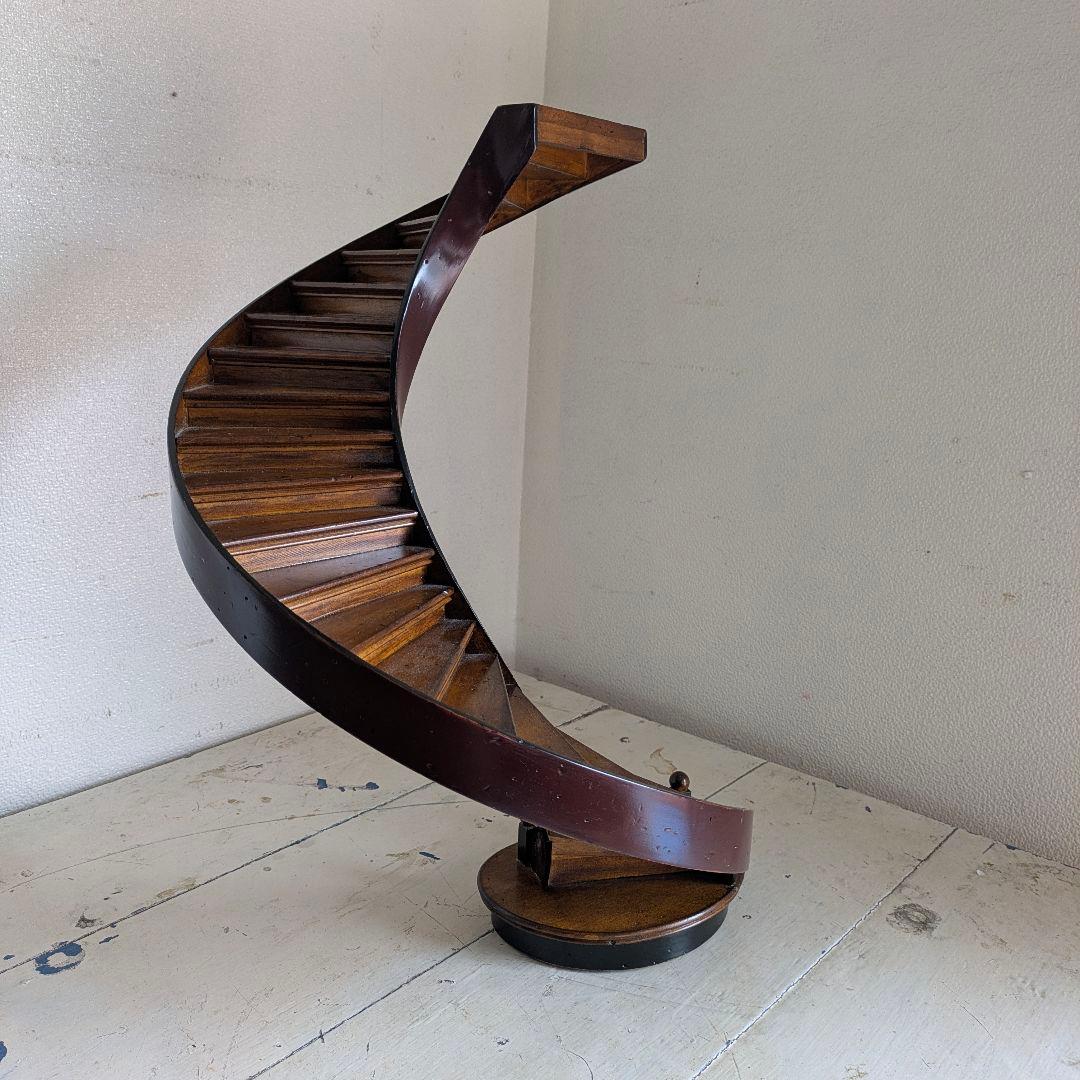 小さな螺旋階段　アンティーク　ビンテージオブジェ　高さ48cm ヒグチユウコ