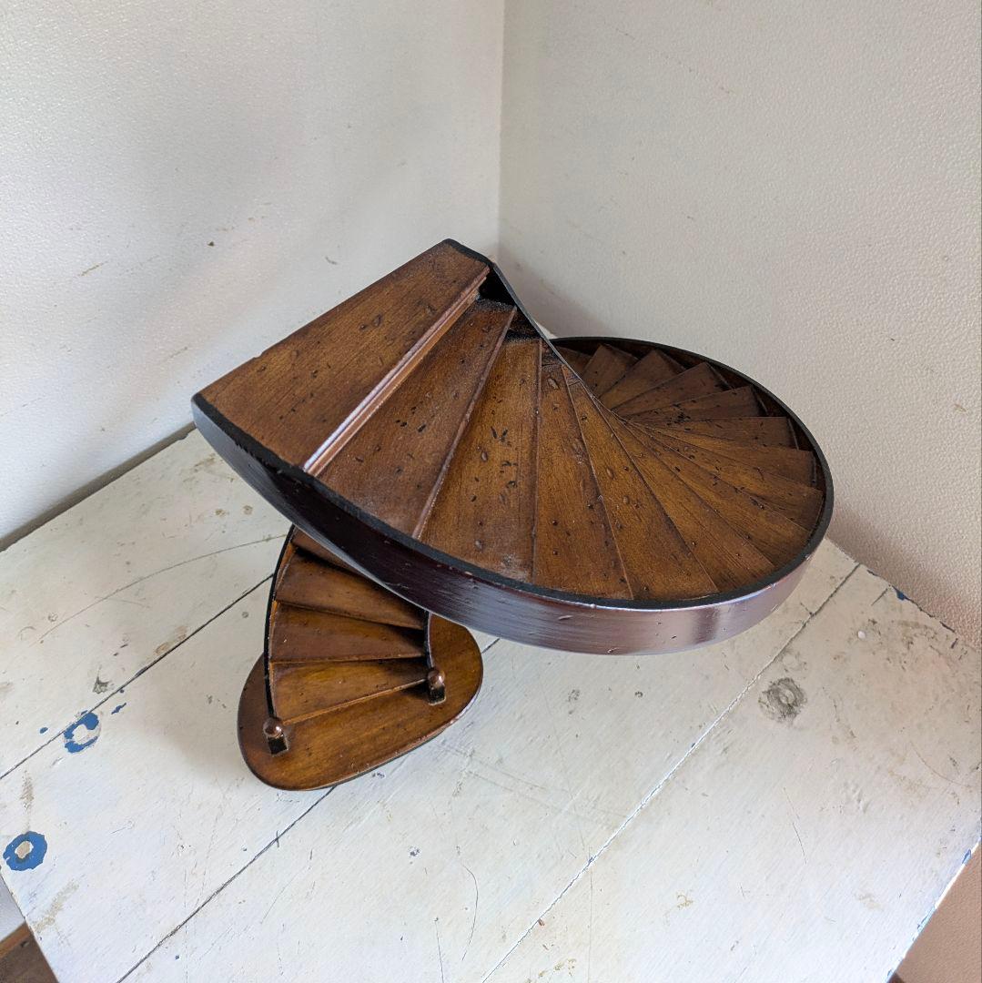 小さな螺旋階段　アンティーク　ビンテージオブジェ　高さ48cm ヒグチユウコ