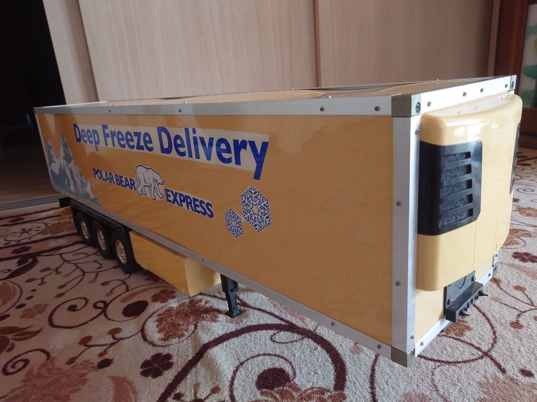 タミヤ　1/14 リーファートレーラー