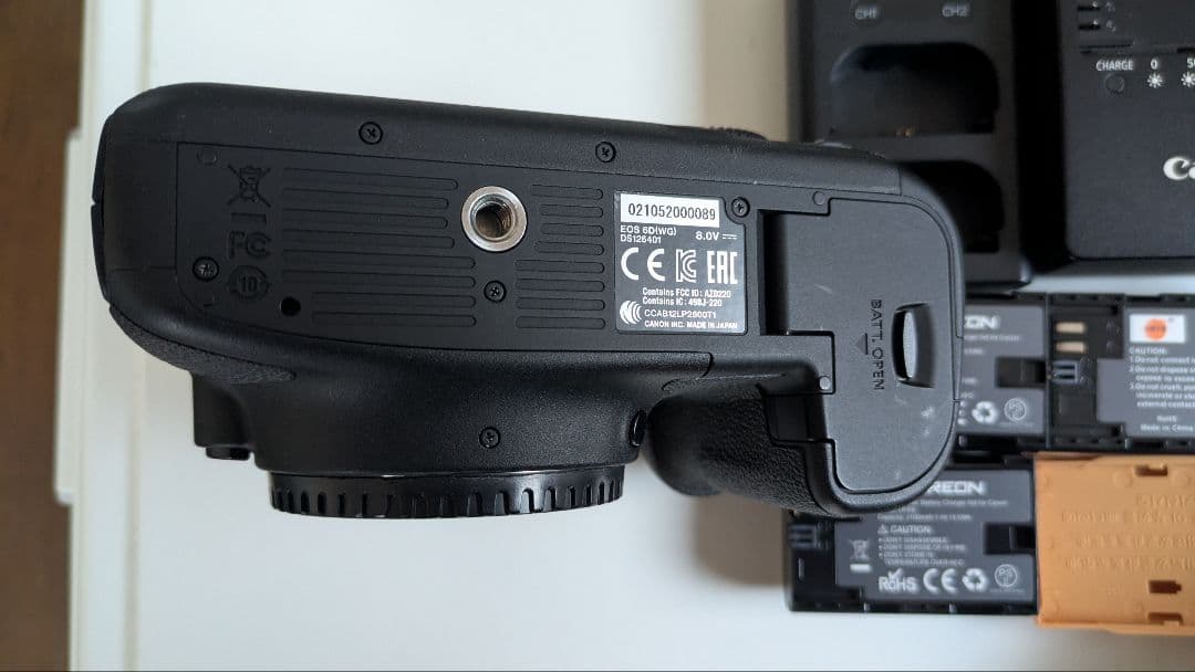 Canon EOS 6D デジタル一眼レフカメラ 本体と付属品