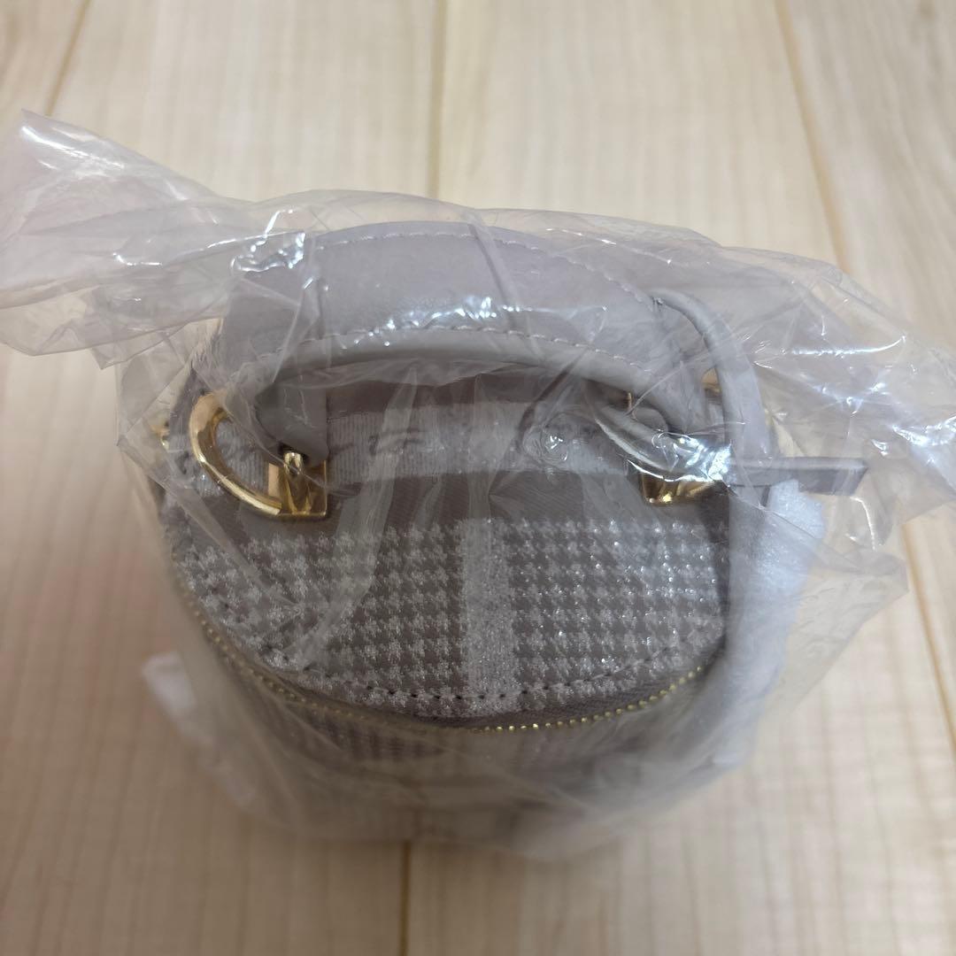 グレーベージュキーホルダー付き ショルダーバッグ