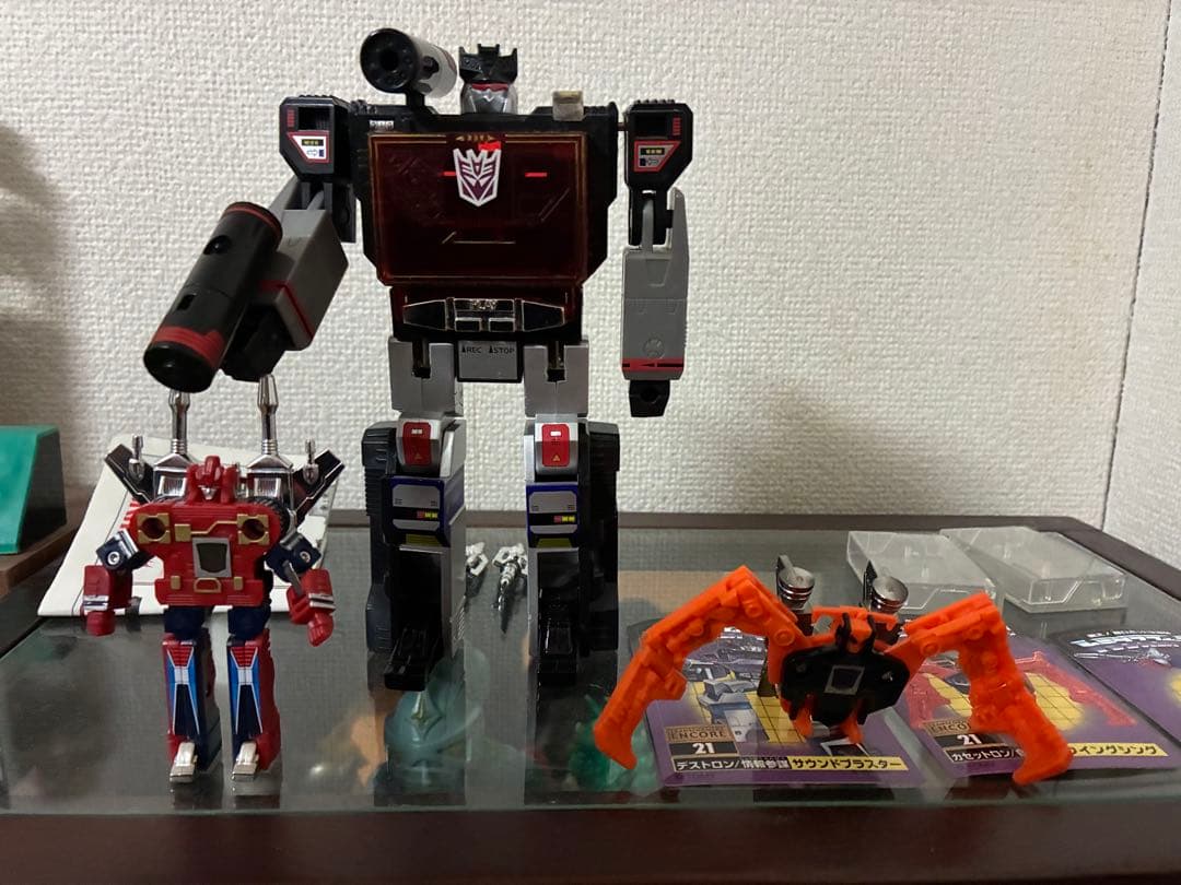 トランスフォーマー復刻版 デストロン情報参謀サウンドブラスター