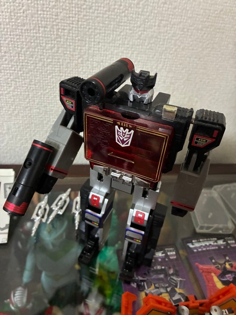 トランスフォーマー復刻版 デストロン情報参謀サウンドブラスター