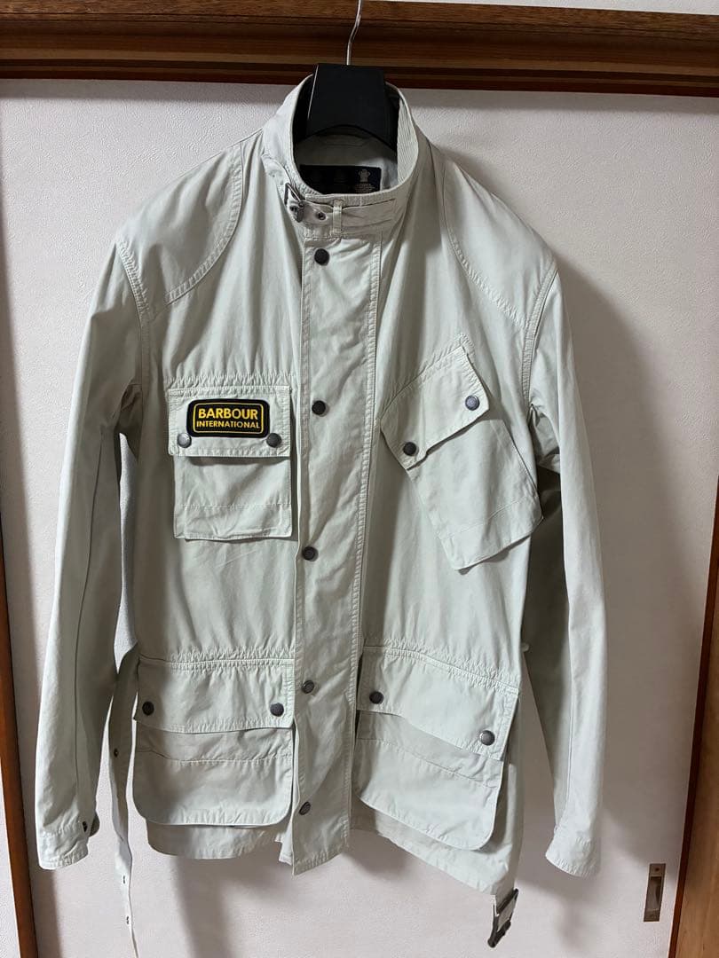 バブアー　インターナショナル　Lサイズ ライトグレー