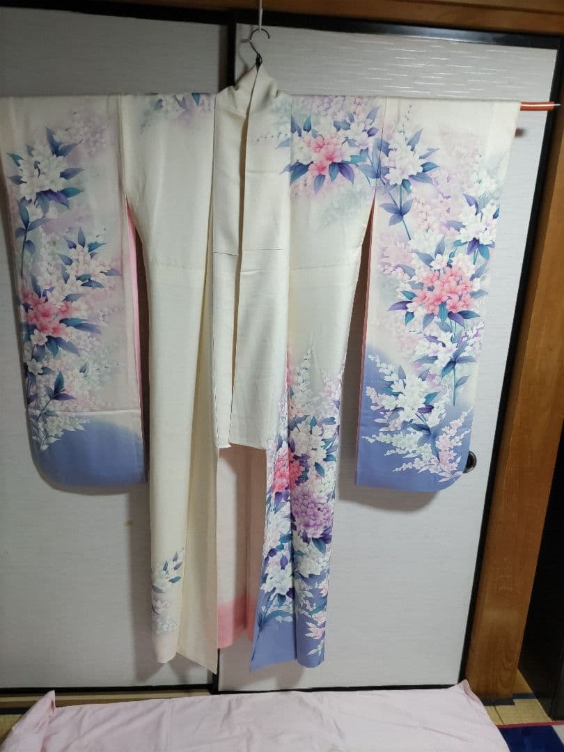 振袖セット　正絹　 白と薄紫ピンクの花柄　さが美