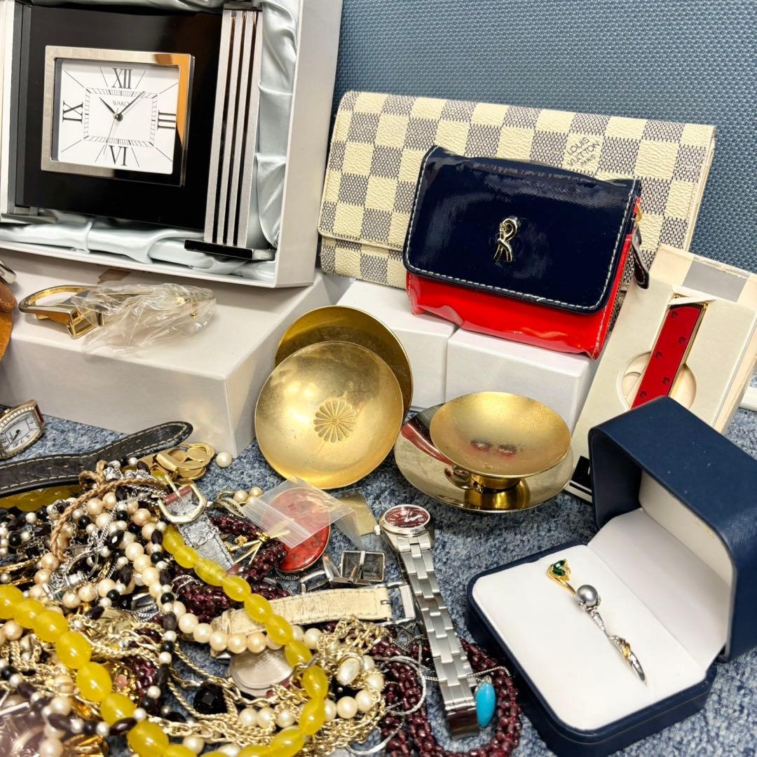 遺品整理 アクセサリー 時計 まとめ ブローチ タイピン 刻印未検品 1588