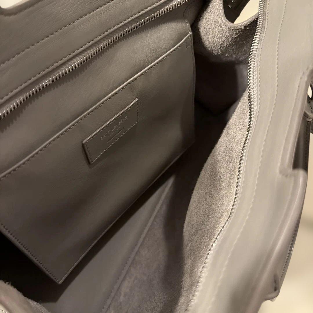 Saint Laurent グレー レザー ショルダーバッグ