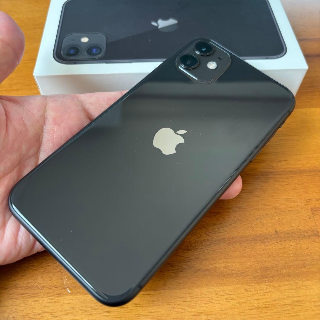 Apple iPhone 11 ブラック 本体