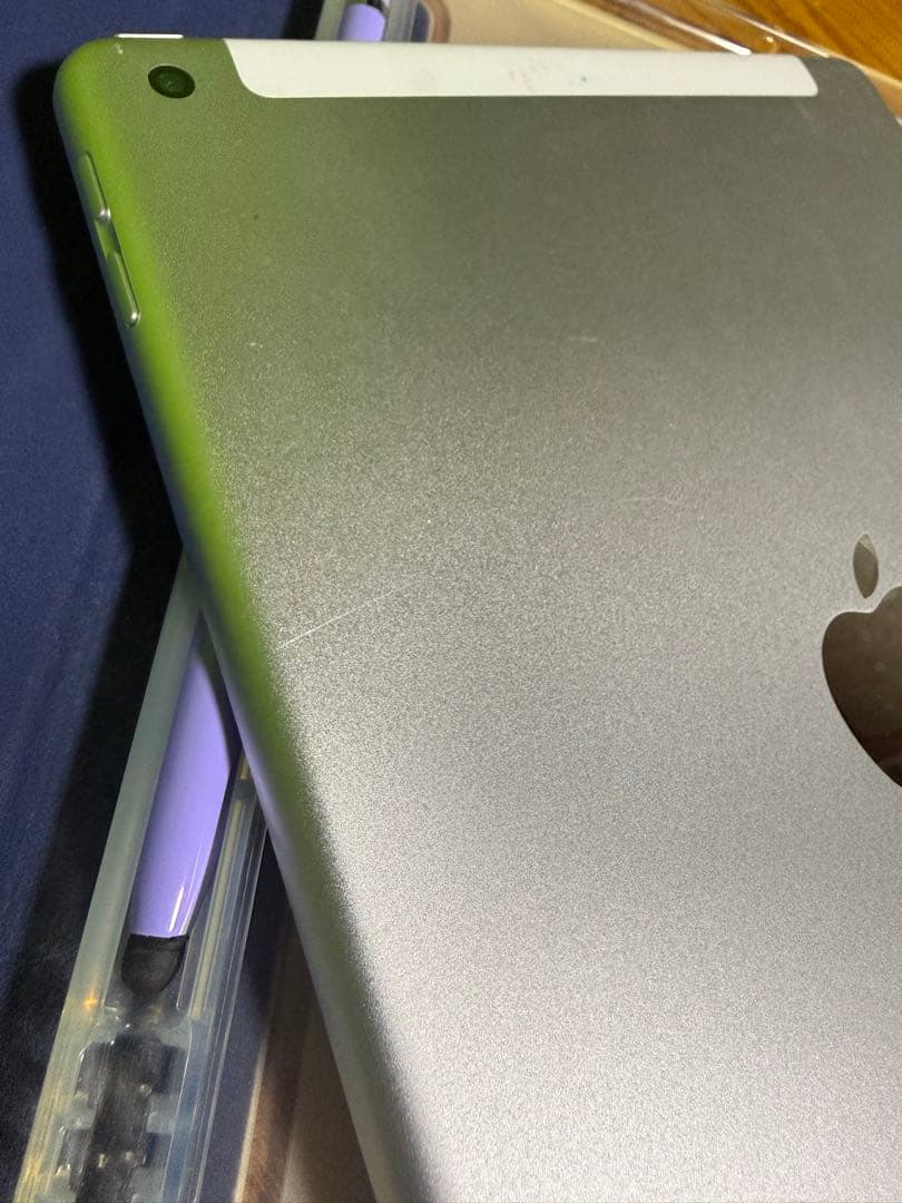 u*！様 iPad 第5世代　本体 ブルーカバー付き