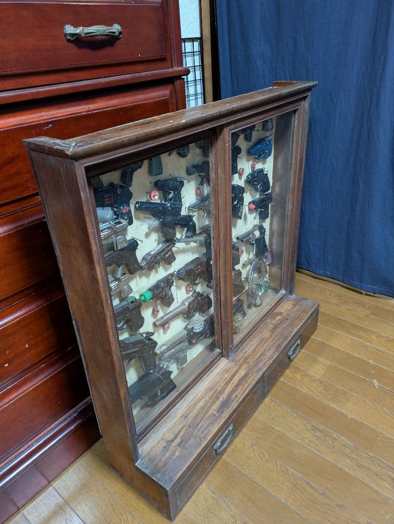 ブリキ　鉄砲　水鉄砲　ほか　アンティーク家具ケース（大正〜昭和初期）引き取り限定