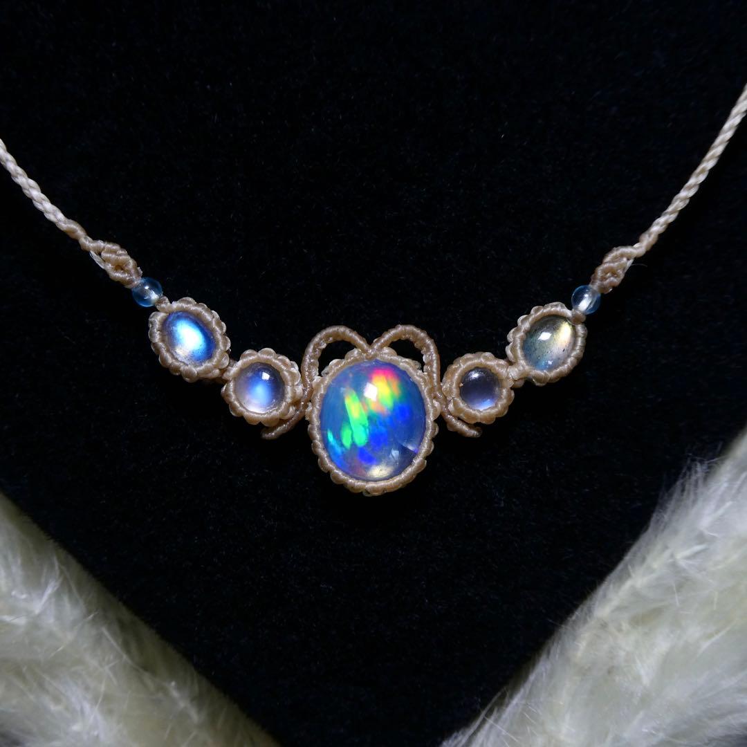ちょこ　オパール・ムーンストーン・ラブラドライトのマクラメネックレス