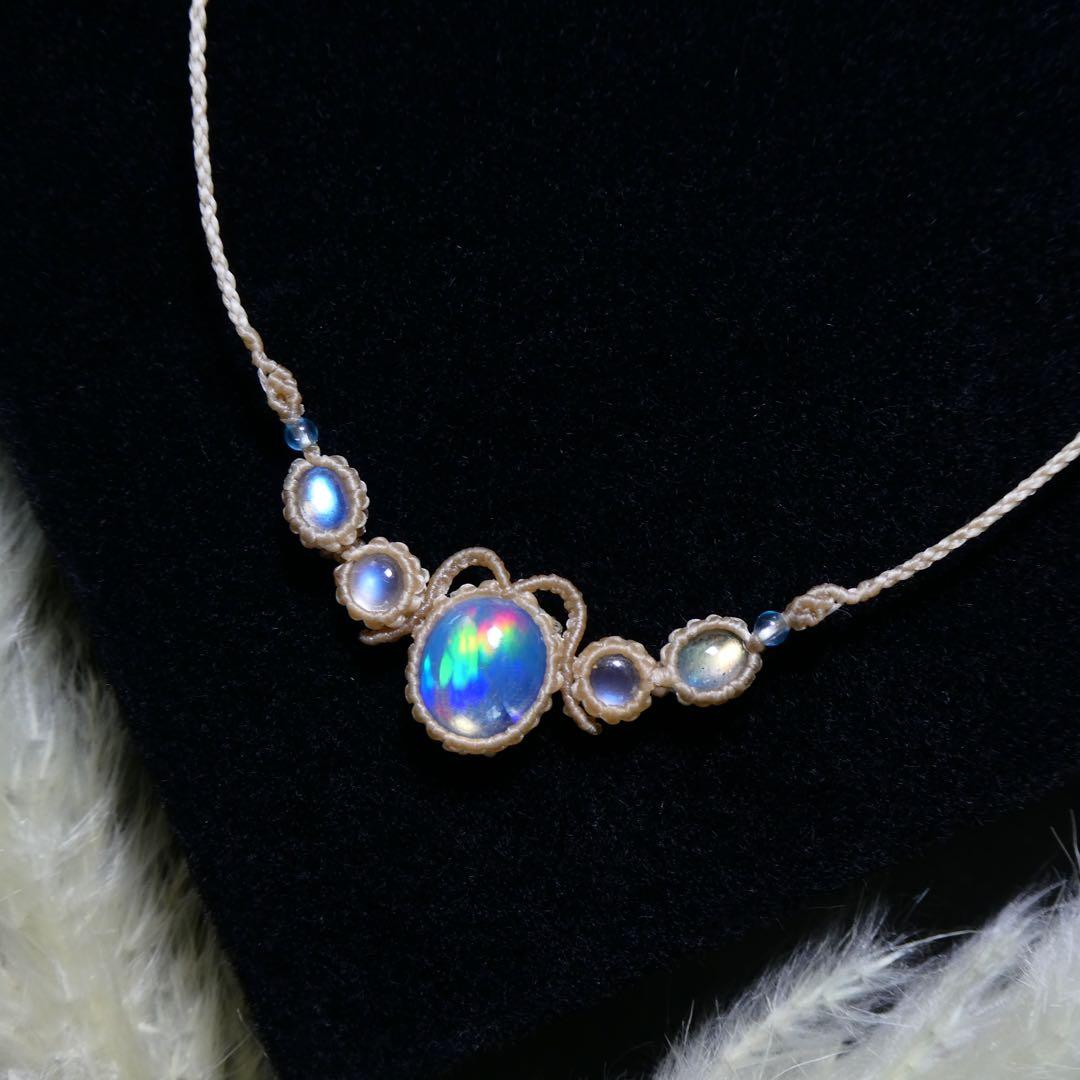 ちょこ　オパール・ムーンストーン・ラブラドライトのマクラメネックレス