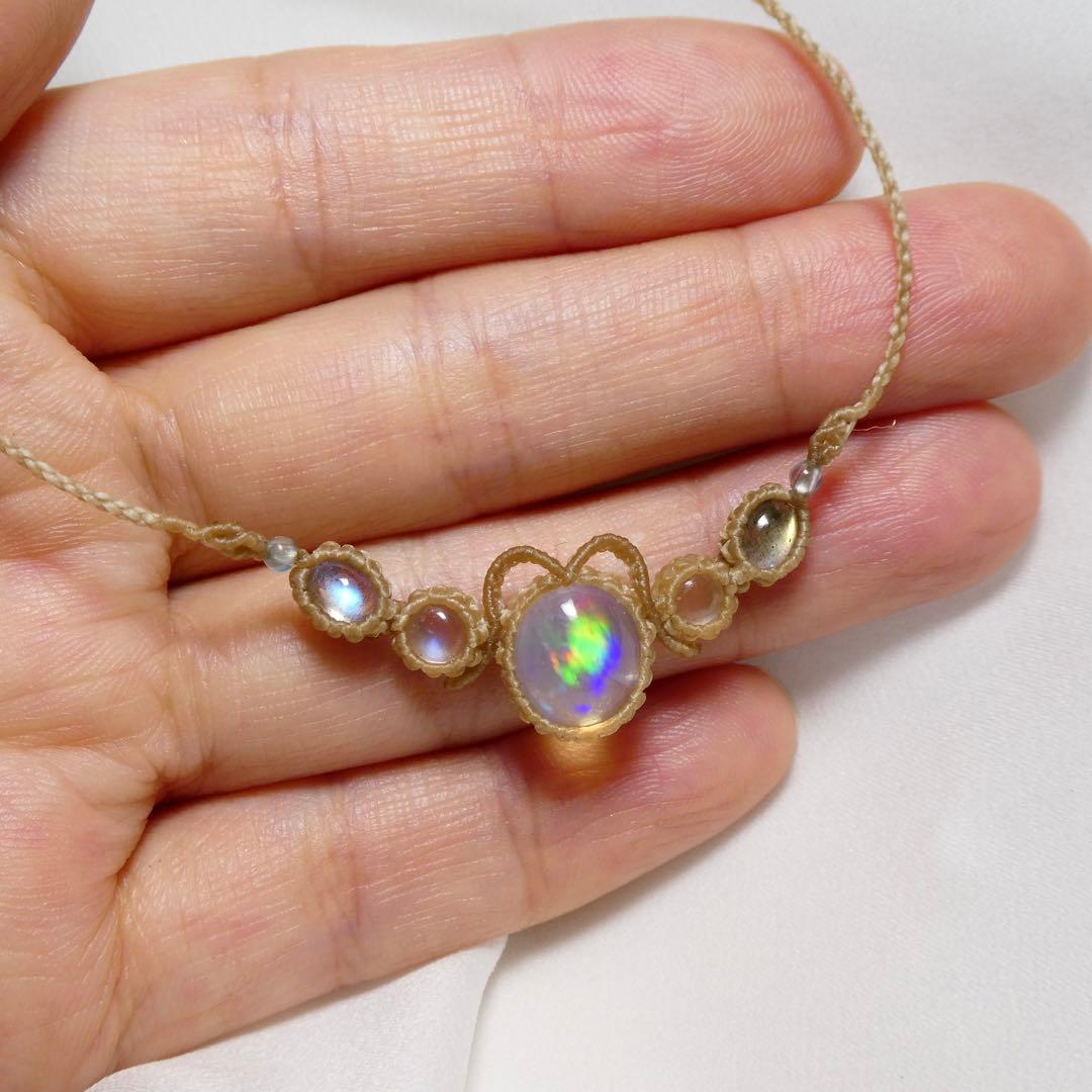 ちょこ　オパール・ムーンストーン・ラブラドライトのマクラメネックレス
