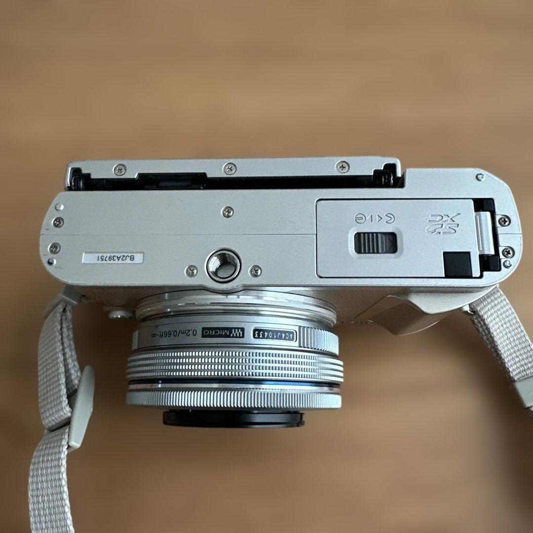 OLYMPUS PEN E-PL9 ブラウン14-42mmレンズ付き