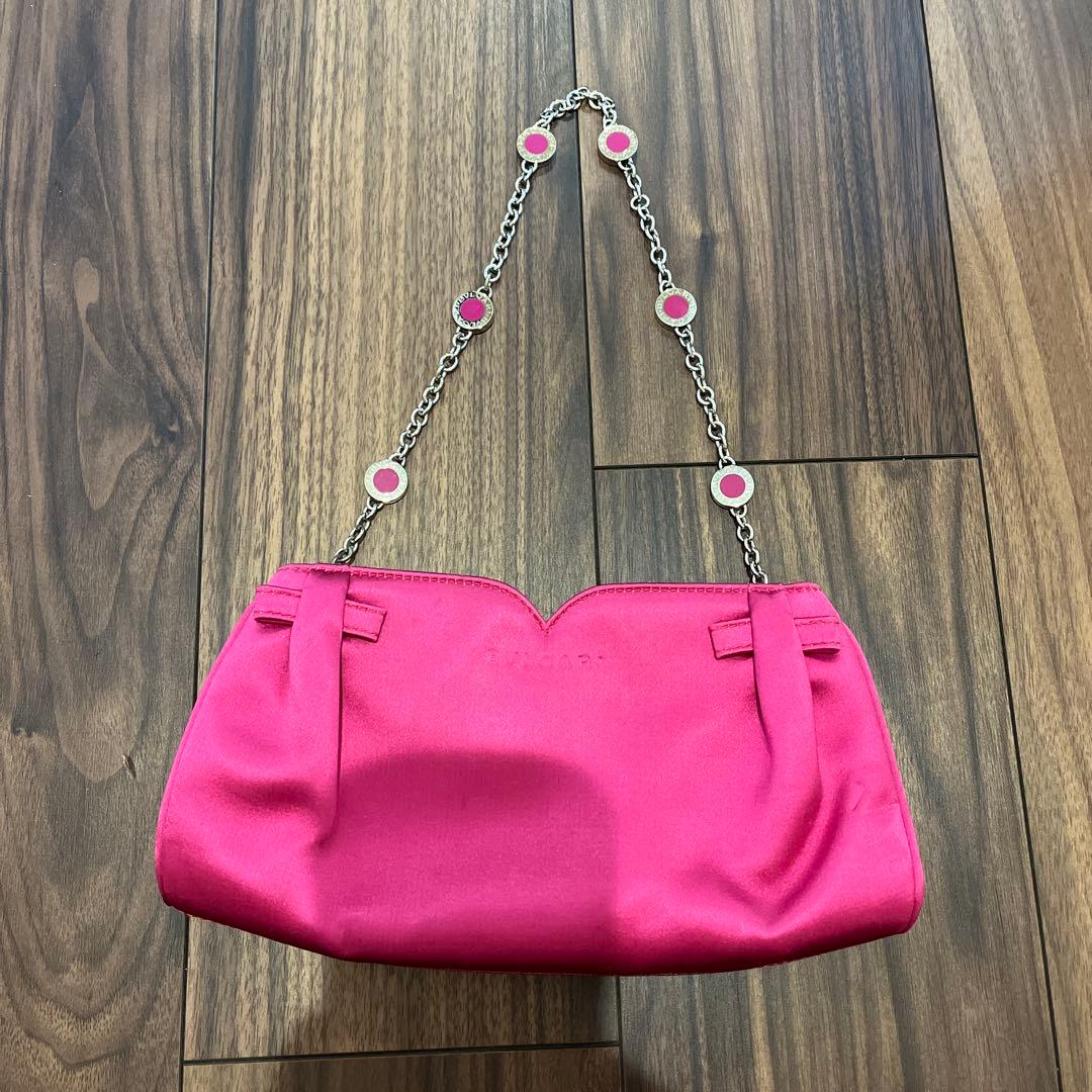 ブルガリ　BVLGARI ピンク サテンクラッチバッグ チェーンストラップ
