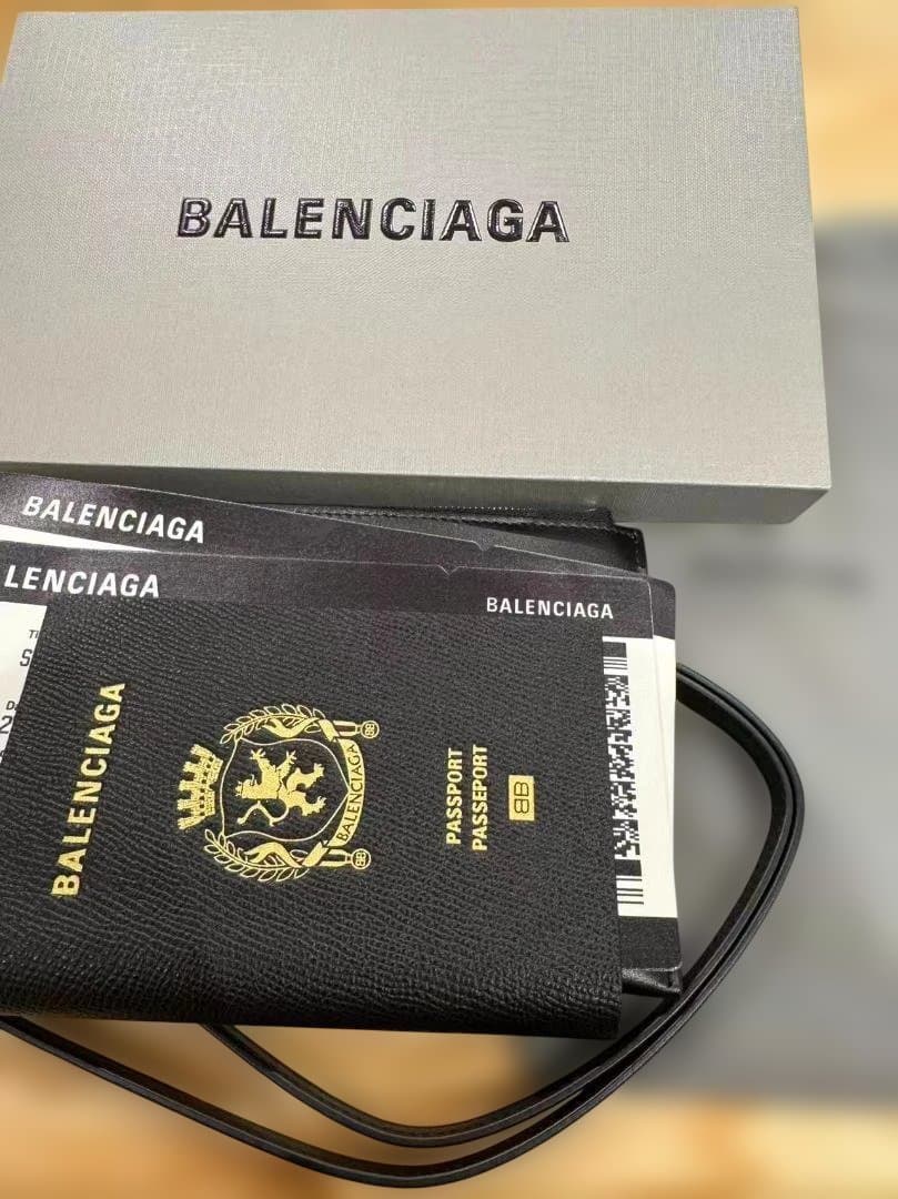 バレンシアガ パスポートケース 24FW チケット収納 正規品 箱 防塵袋付き
