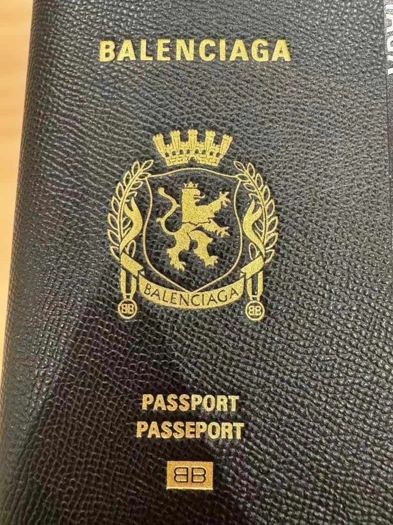 バレンシアガ パスポートケース 24FW チケット収納 正規品 箱 防塵袋付き
