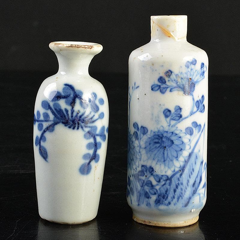 中国　清朝　青花花文鼻煙壷　花瓶　2点　李朝螺鈿装飾六角箱入り　C　R7421