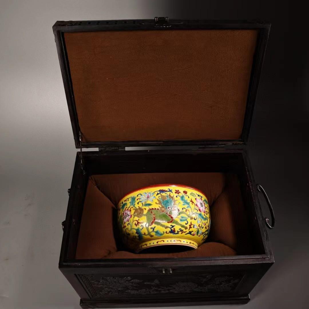 中国古美術・珍品旧蔵・七宝彩と粉彩磁器の碗・純手描き・箱付・置物・文房具・観賞皿