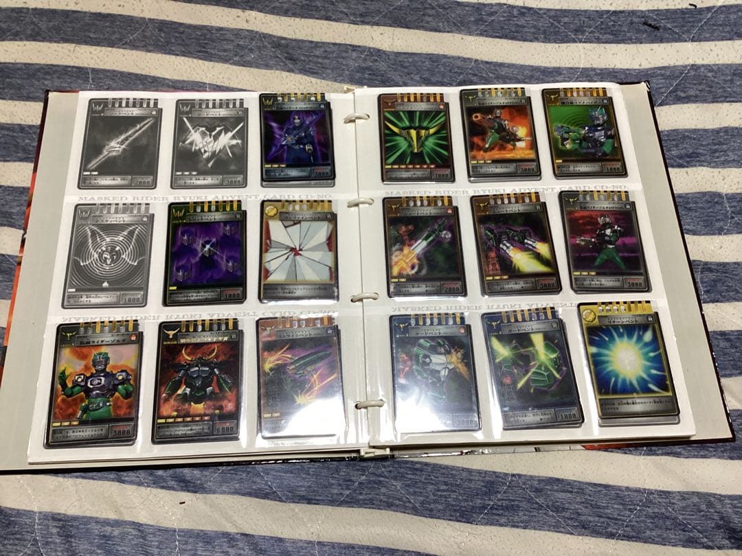 バンダイ 完全カードファイル 仮面ライダー龍騎　アドベントカード