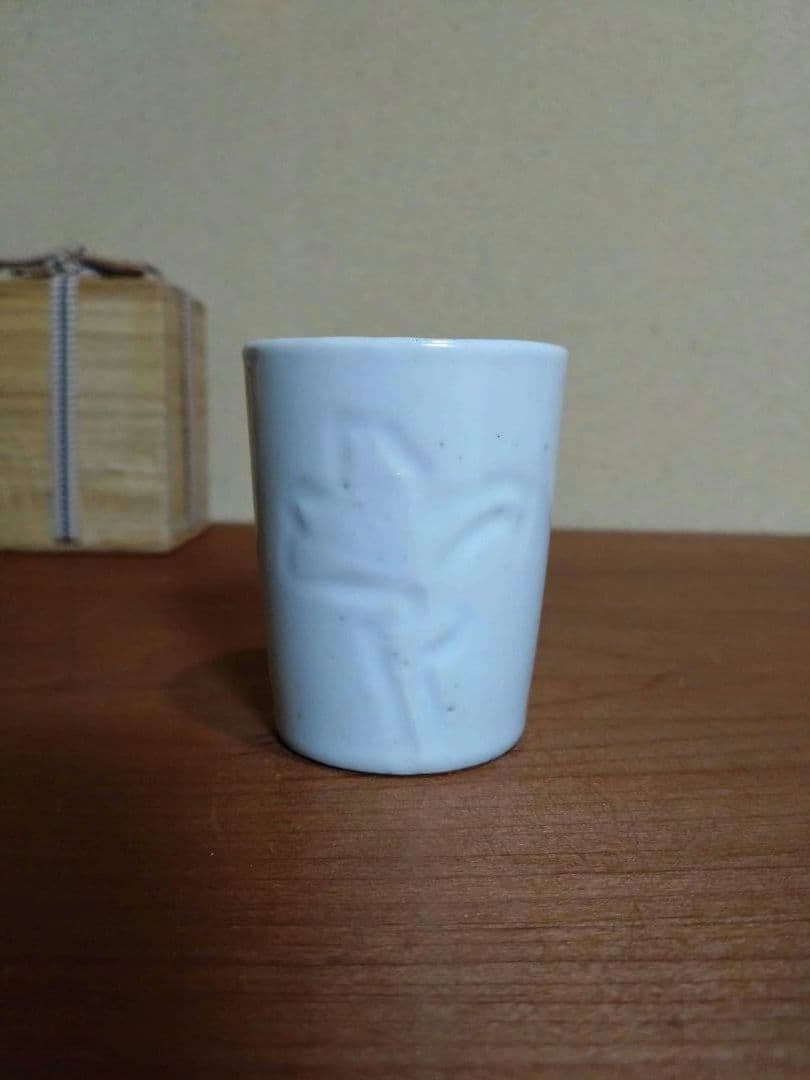 人間国宝 富本憲吉 初期作 白磁 芍薬紋 筒盃