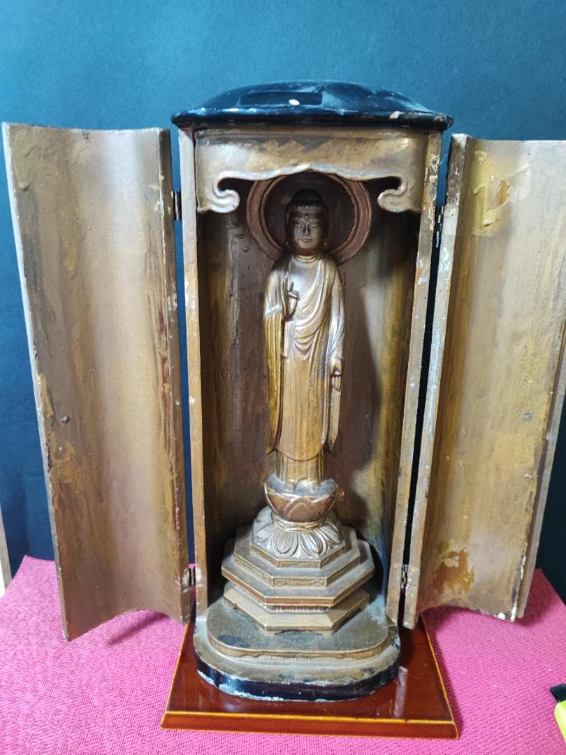 橱入大日如來仏　木刻