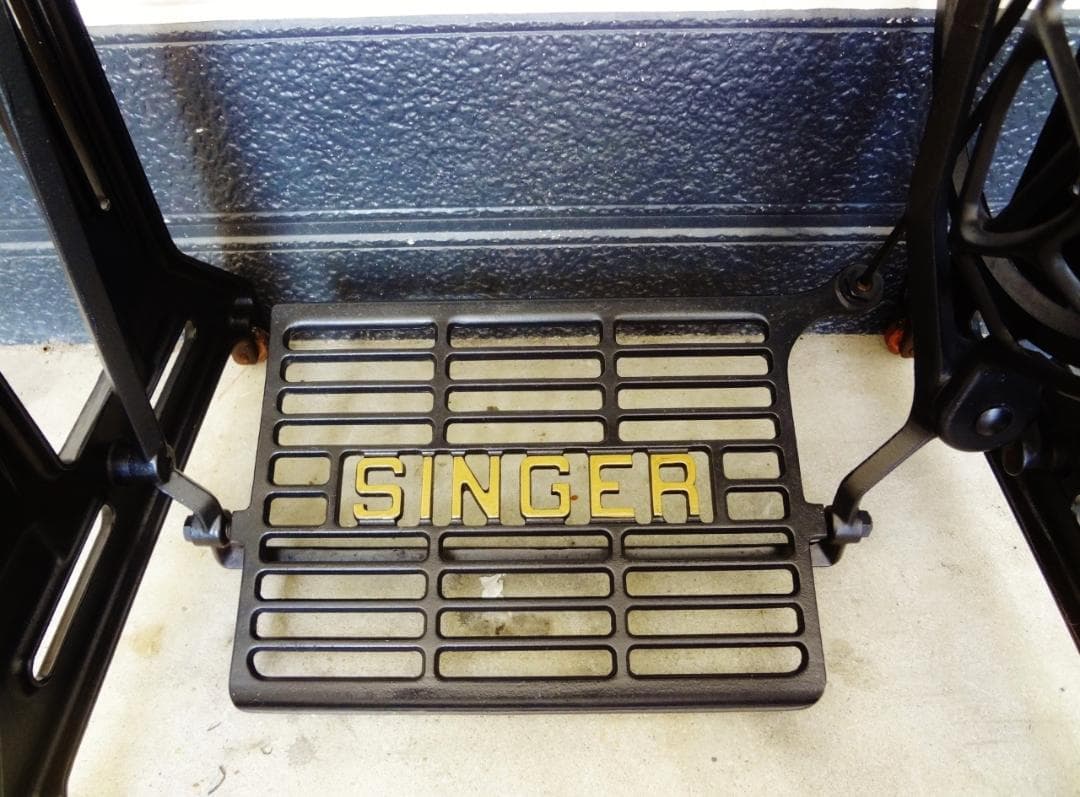 【アンティーク】SINGER　シンガー　足踏みミシン　ミシン台 　鉄製　デスク