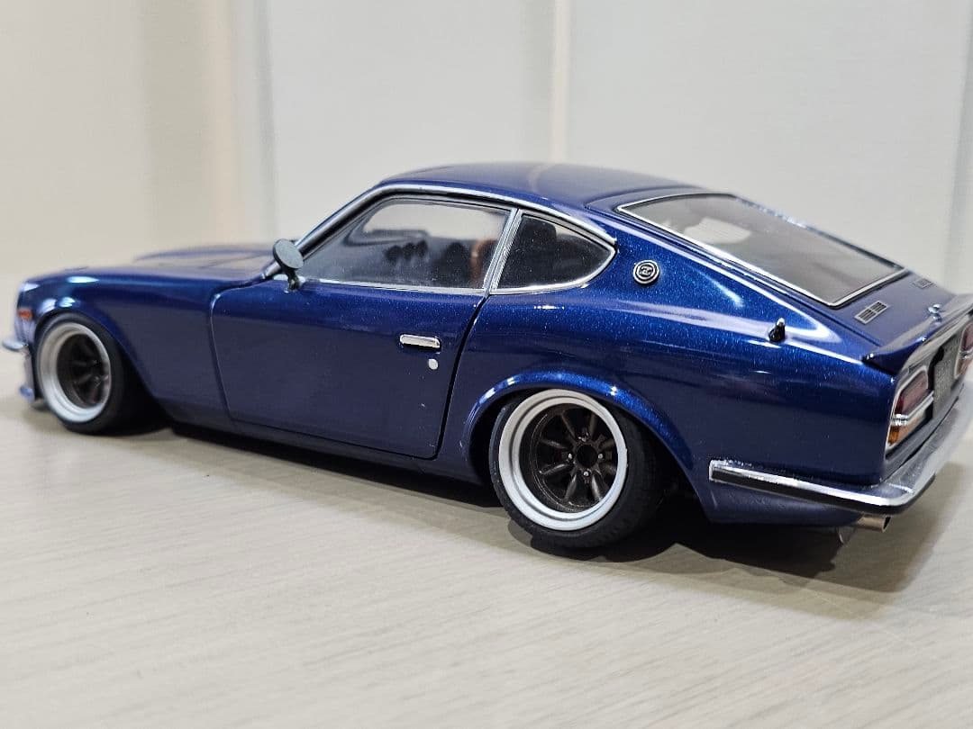 京商　1/18　日産　フェアレディZ　（S30）Street・ Sports