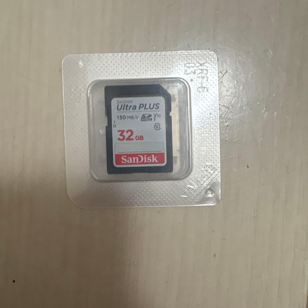 デジタルカメラ Canon EOS Kiss X4 + EF-S 18-55mm + 32GB