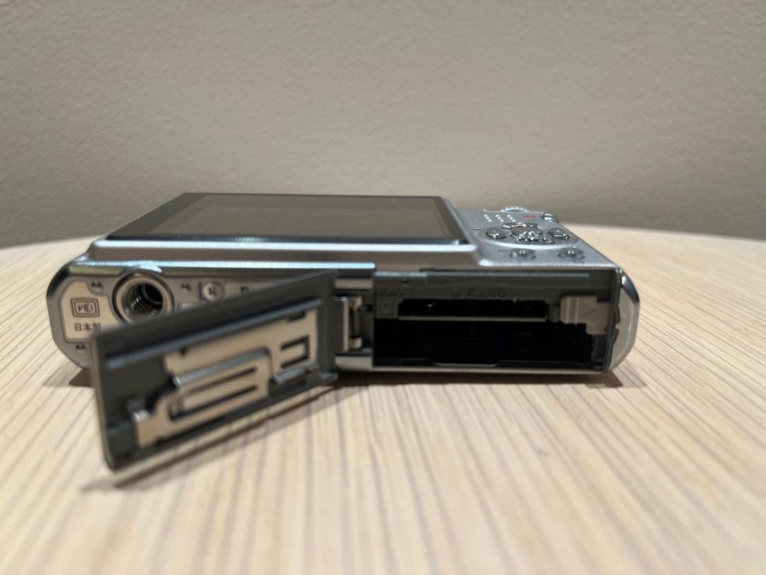 LUMIX DMC-FX37 10メガピクセル