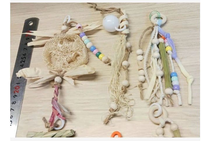 v99　自然素材　ハミハミ吊り下げおもちゃ　文鳥　インコ　バードトイ　バルサ