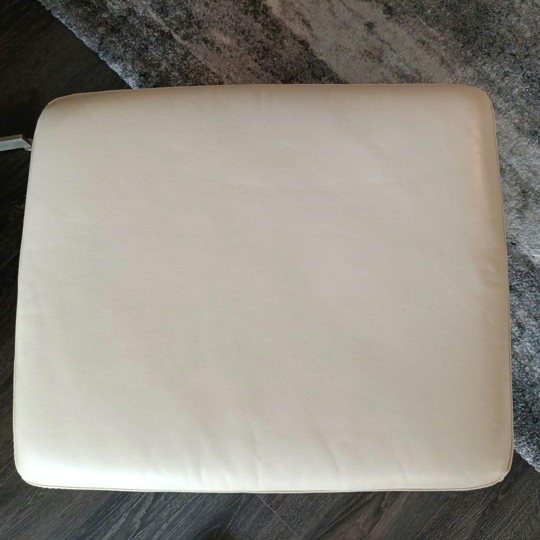 2台まとめて購入　②　IDC　大塚家具　本革　レザー　オットマン　ホワイト