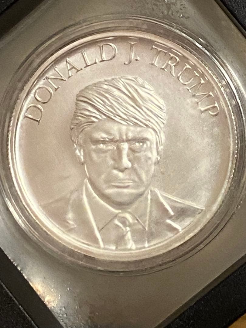 2016 トランプ 第45代 大統領 就任記念 1オンス銀貨 展示スタンド付き