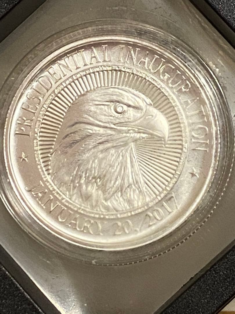 2016 トランプ 第45代 大統領 就任記念 1オンス銀貨 展示スタンド付き