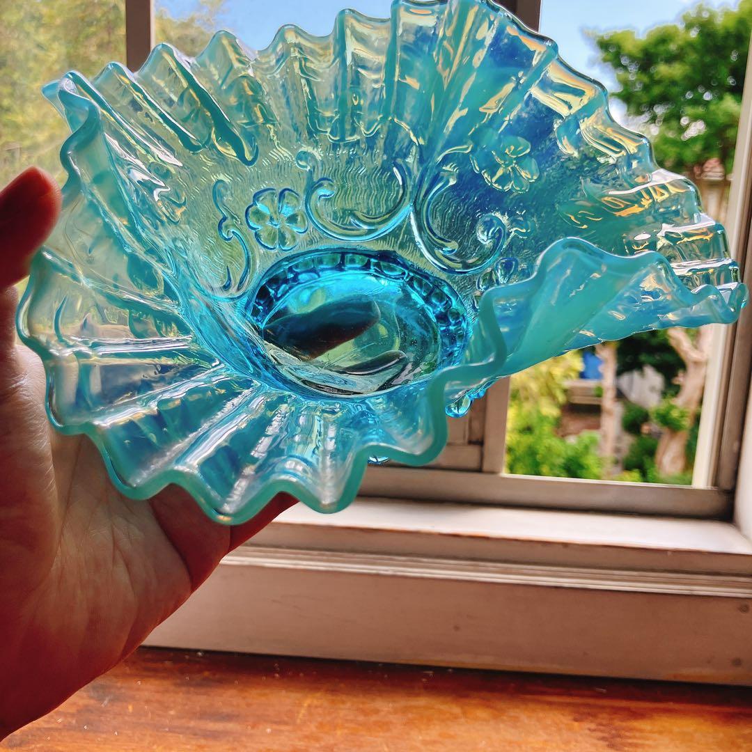 ブルー　オパルセント　ウランガラス　フリル ボウル フェントンかも