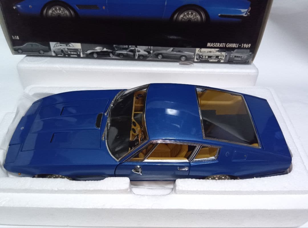 ミニカー MINICHAMPS Maserati Ghibli 1969-73 1/18