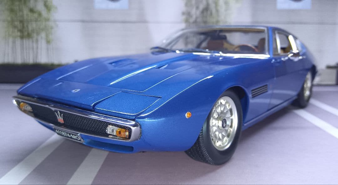 ミニカー MINICHAMPS Maserati Ghibli 1969-73 1/18