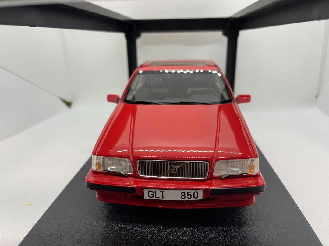 104-045 Cult 1/18 ボルボ850 GL T Signal red