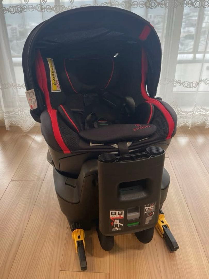 エールべべ　チャイルドシート