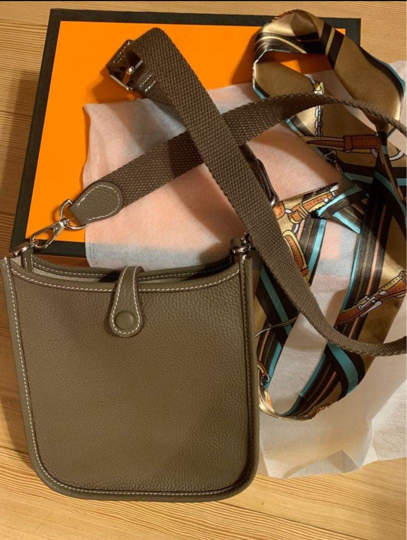 専用出品°・*:.。.☆新品未使用 ショルダーバッグ Hパンチング 高級革